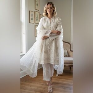 Pakistani/ Indian Ivory 3-Pc Embroidered kaam Suit. Size L